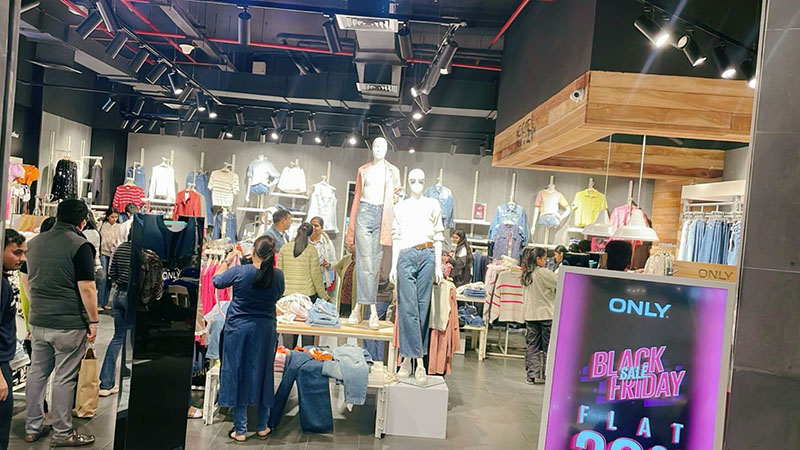 VR Nagpur’s Black Friday Midnight Sale a Grand Success - 29th November to 1st December 2024